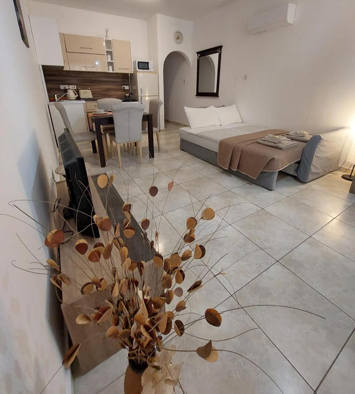 Joanne'S Cosy 1 Bdrm Apt Paphos Exterior foto
